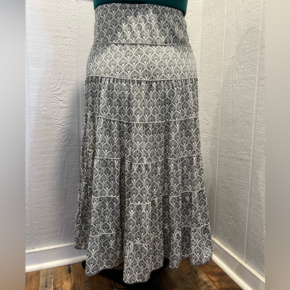 Max Studio Black and White Patterned Skirt